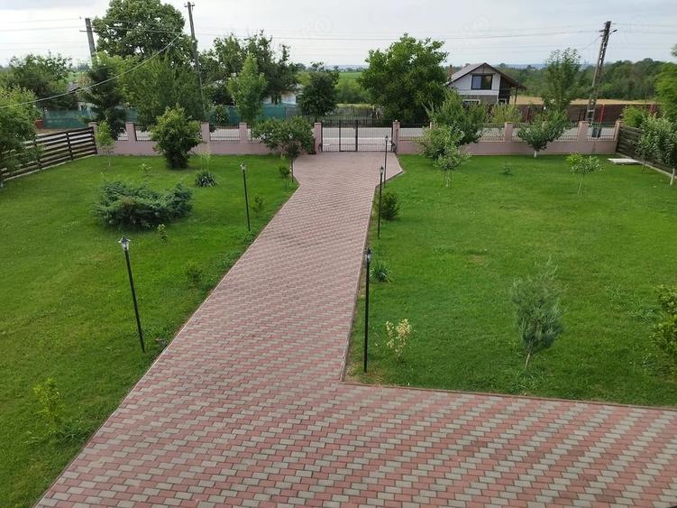 Casă cu Teren 4800 Mp în Căteasca