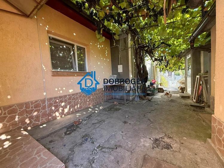 Casă cu 6 camere cu Teren 320 Mp în Păcii