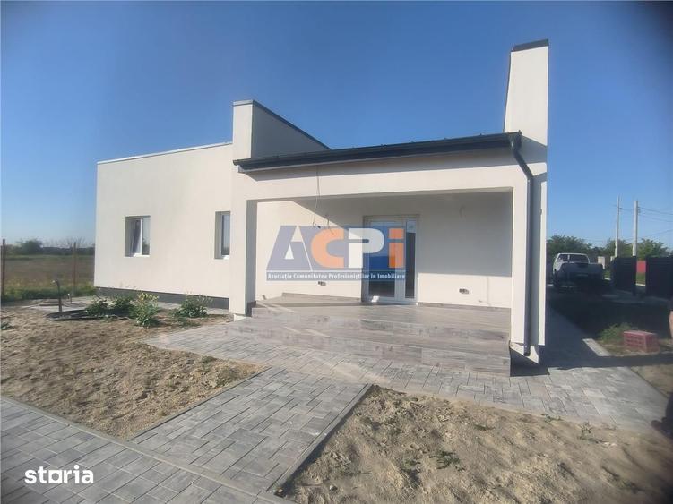 Casă cu 4 camere cu Teren 490 Mp în Adunații-Copăceni