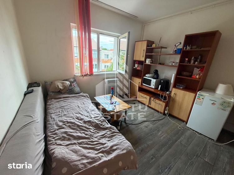 Garsonieră în Est