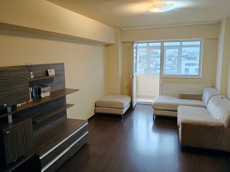 Apartament cu 3 camere decomandat în Prundu