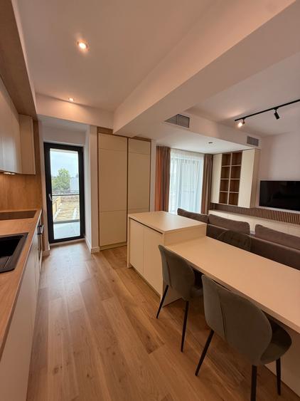 Apartament cu 3 camere decomandat în Băneasa