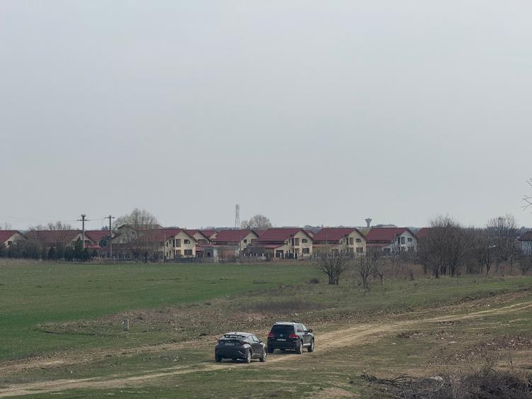 Teren Construcții intravilan de 9200 mp, în Est