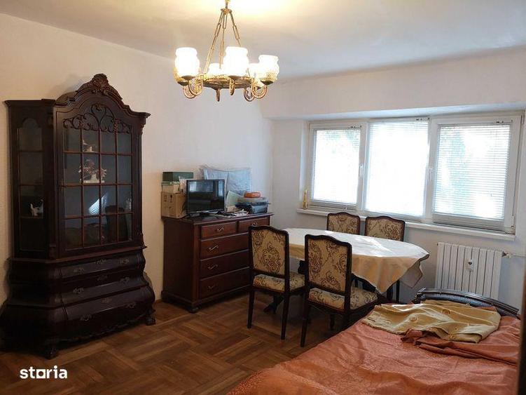 Apartament cu 3 camere decomandat în Casa de Cultură