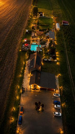 Casă individuală cu 7 camere cu Piscina în Podu Oltului