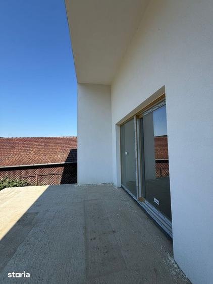 Casă cu 3 camere cu Teren 400 Mp în Corunca