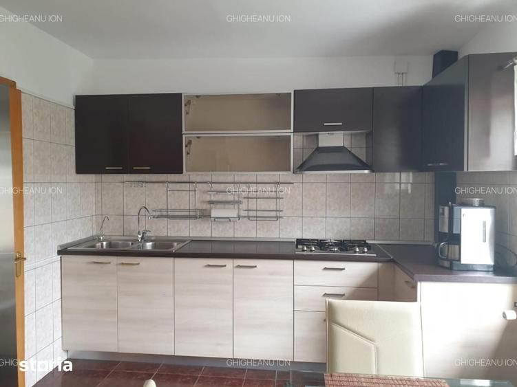 Apartament cu 4 camere decomandat în Vitan