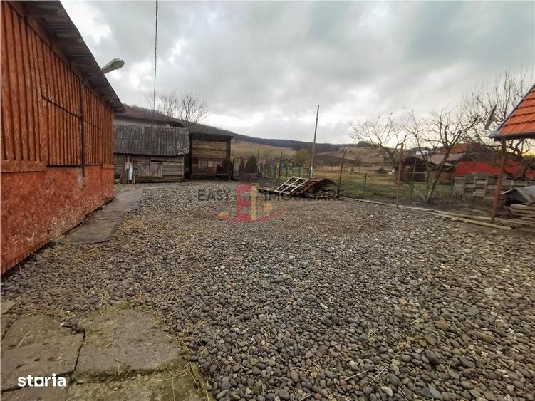 Casă cu 3 camere în Curteni