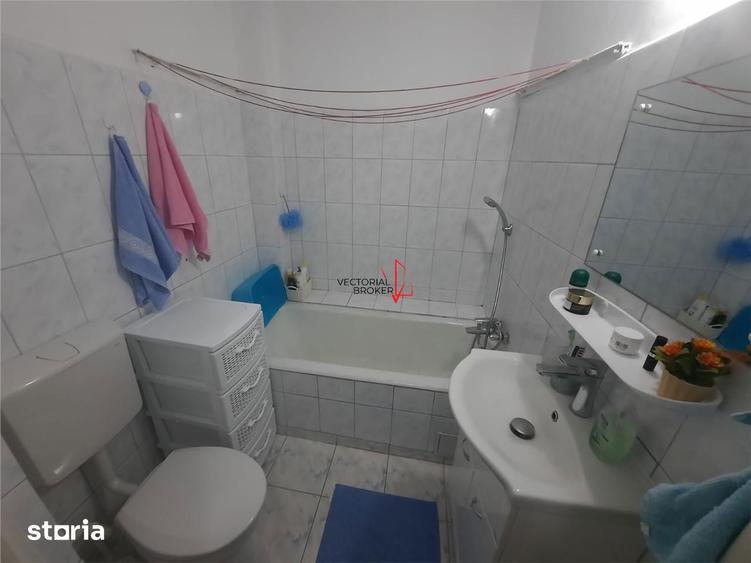 Apartament cu 3 camere semidecomandat în Gara de Nord