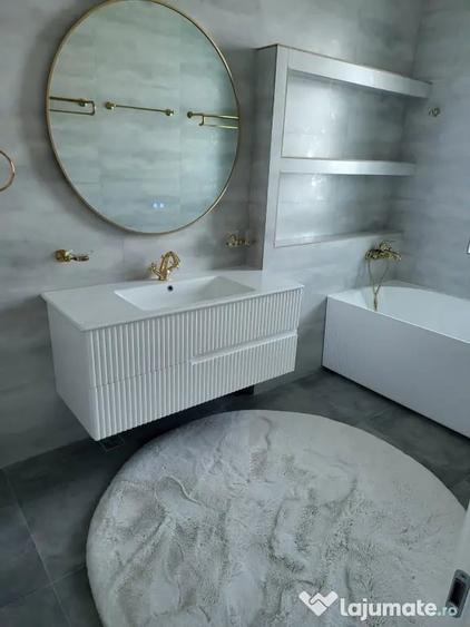 Apartament cu 4 camere decomandat în Central