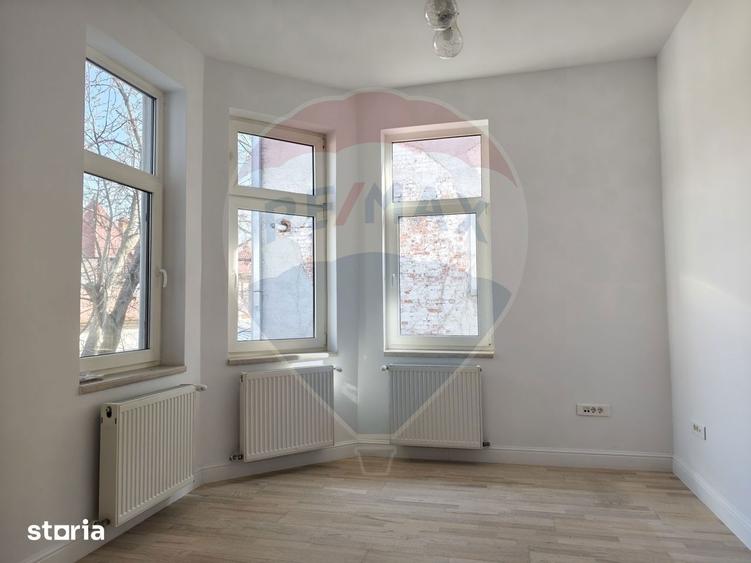 Casă cu 5 camere cu Teren 180 Mp în Victoriei