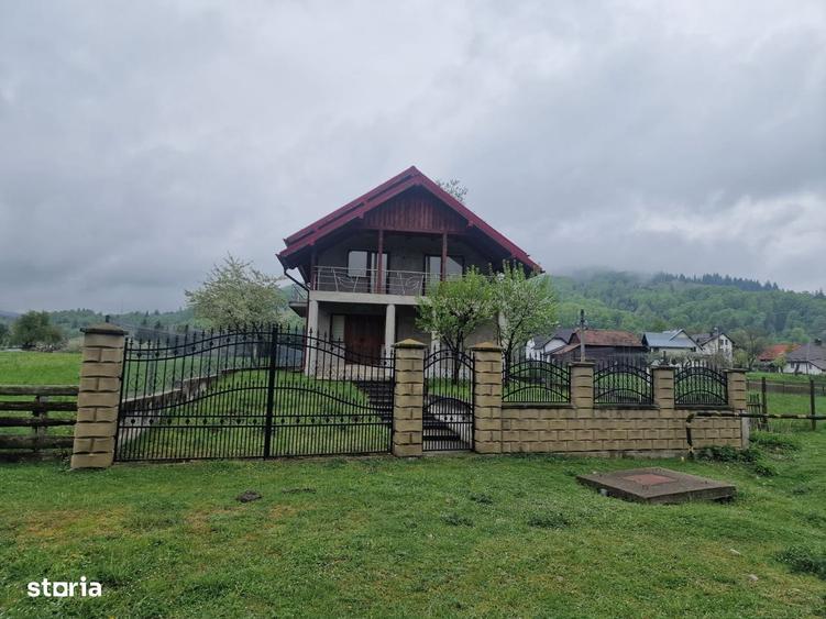 Casă cu 4 camere cu Teren 2676 Mp în Central