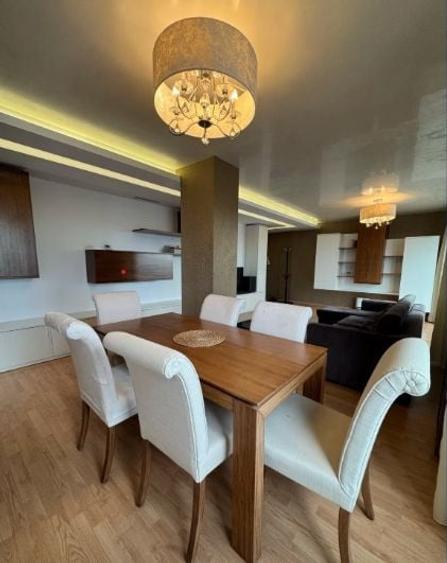 Apartament cu 3 camere semidecomandat, mobilat în Zorilor