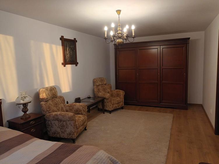 Casă cu 4 camere în Giulești