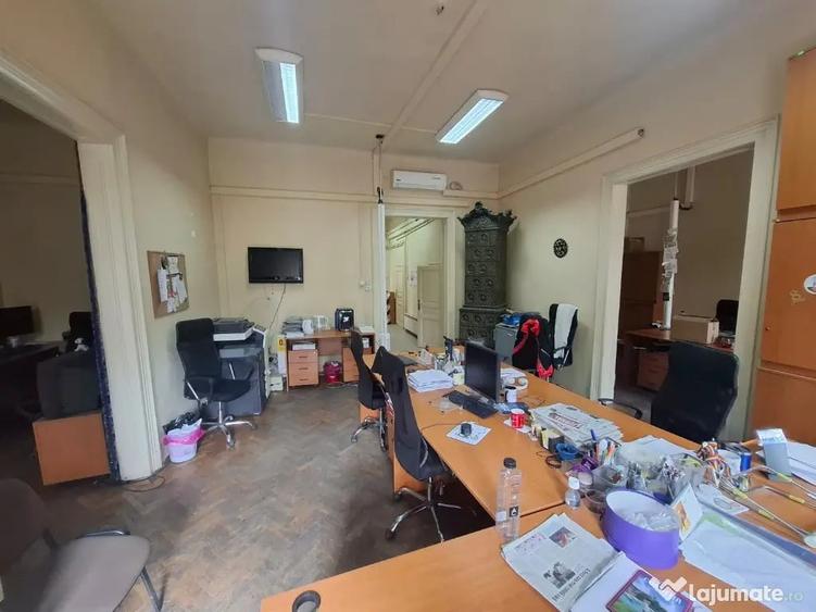 Apartament cu 4 camere semidecomandat în Central