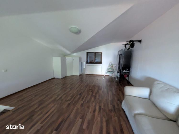 Casă cu 4 camere cu Teren 15 Mp în Apărătorii Patriei