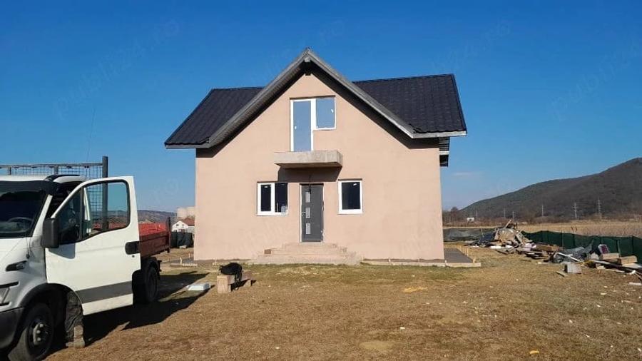 Casă cu Teren 1000 Mp în Central