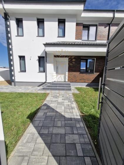 Duplex cu 5 camere cu Canalizare în Theodor Pallady