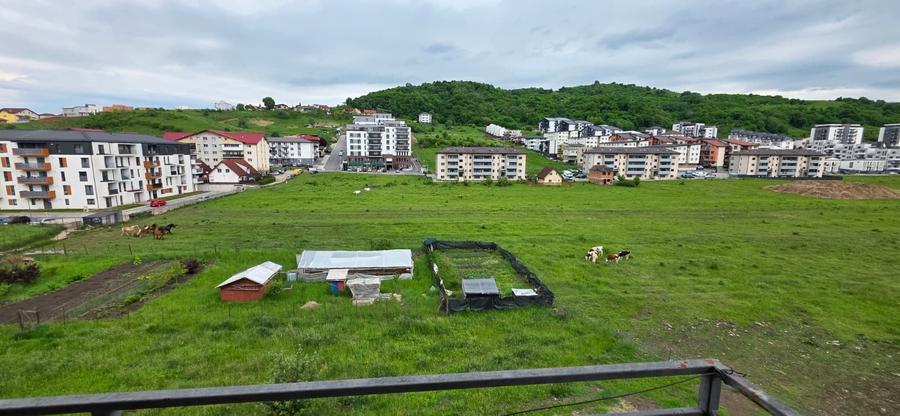 Apartament cu 2 camere semidecomandat, mobilat în Florești