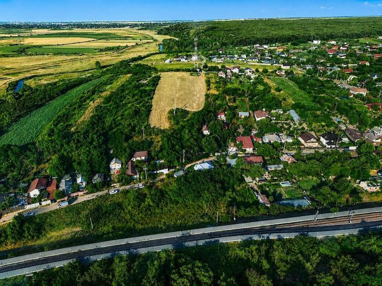Teren de 2253 mp, în Comana