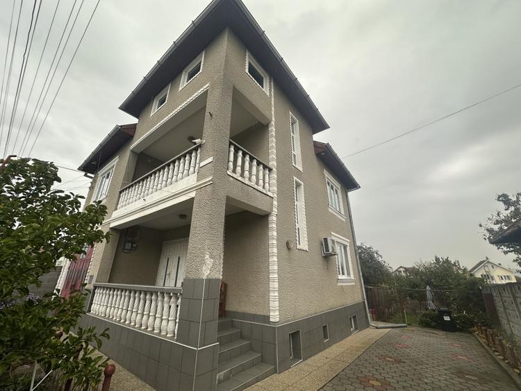 Casă individuală cu 4 camere cu Canalizare în Cetate