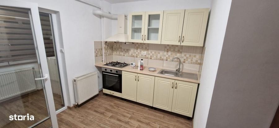 Apartament cu 3 camere decomandat în Eremia