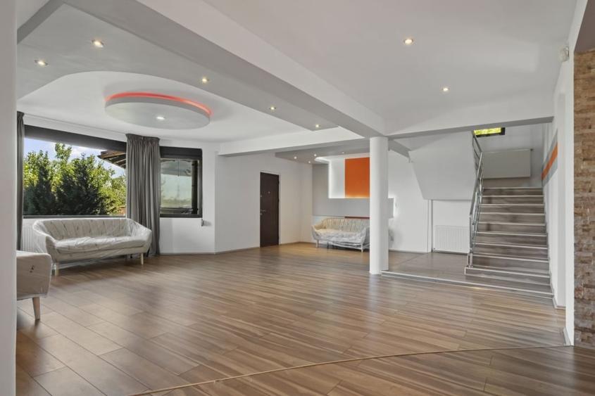 Casă individuală cu 6 camere cu Teren 810 Mp în Dumbrăveni