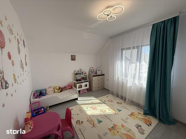 Casă cu 4 camere cu Teren 448 Mp în Bănești