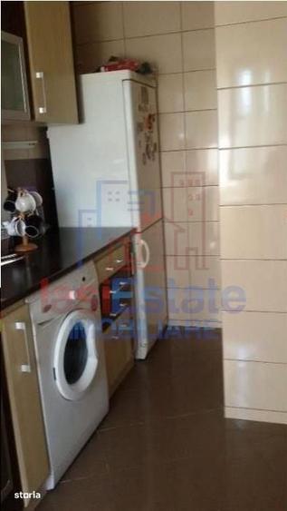 Apartament cu 3 camere decomandat în Alexandru cel Bun