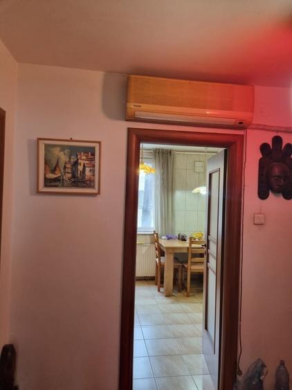 Apartament cu 3 camere decomandat, mobilat în Valea Ialomiței