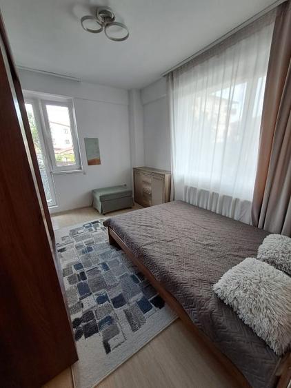 Apartament cu 3 camere semidecomandat, mobilat în Bucureștii Noi
