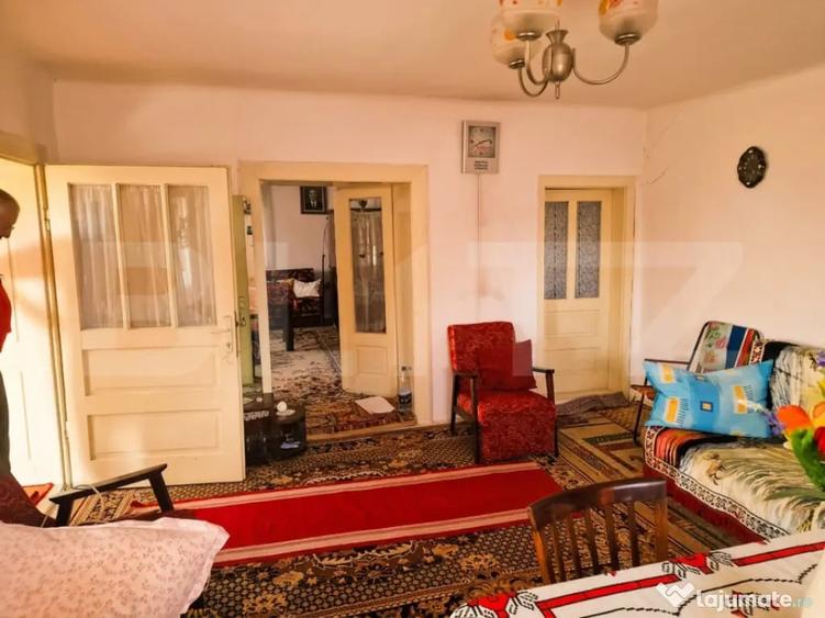 Casă cu 2 camere cu Teren 8290 Mp în Iclod