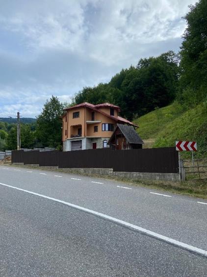 Casă cu 5 camere cu Teren 6060 Mp în Potoci