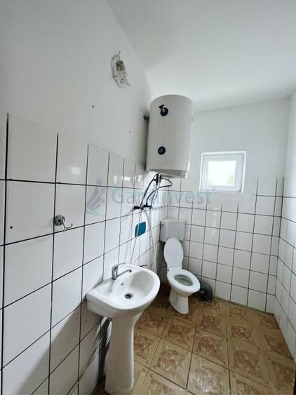 Spațiu industrial, de 715 mp, în Gheghie