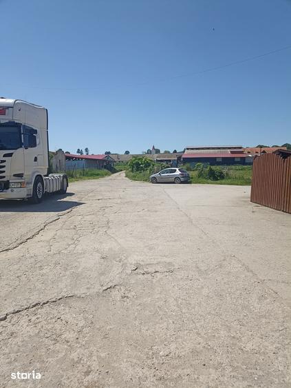 Spațiu comercial, de 900 mp, în Ilieni