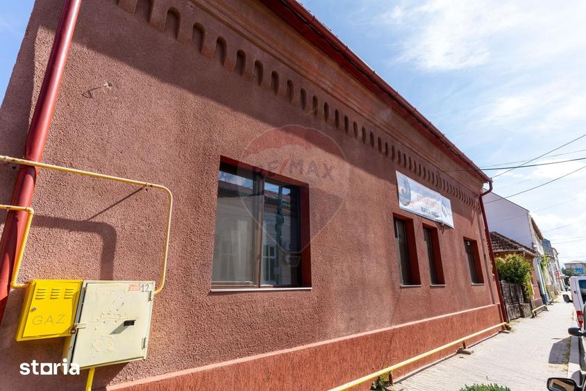 Casă cu 5 camere cu Teren 302 Mp în Central