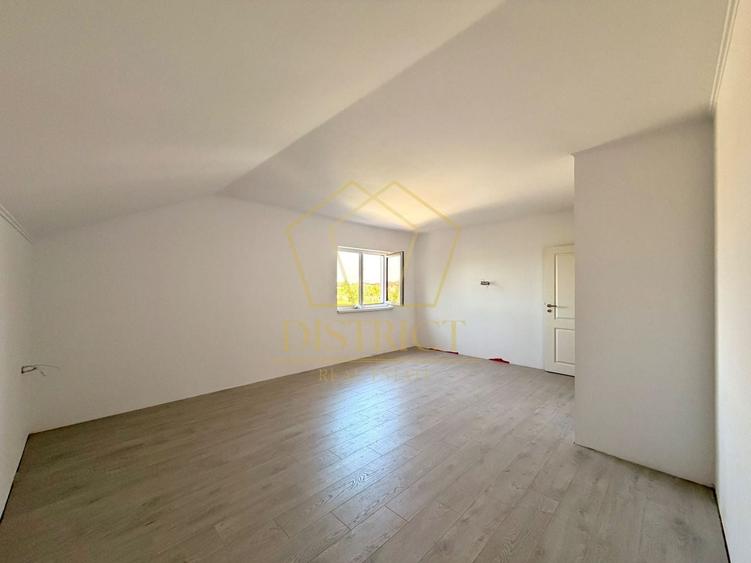 Duplex cu 4 camere cu Canalizare în Moșnița Veche