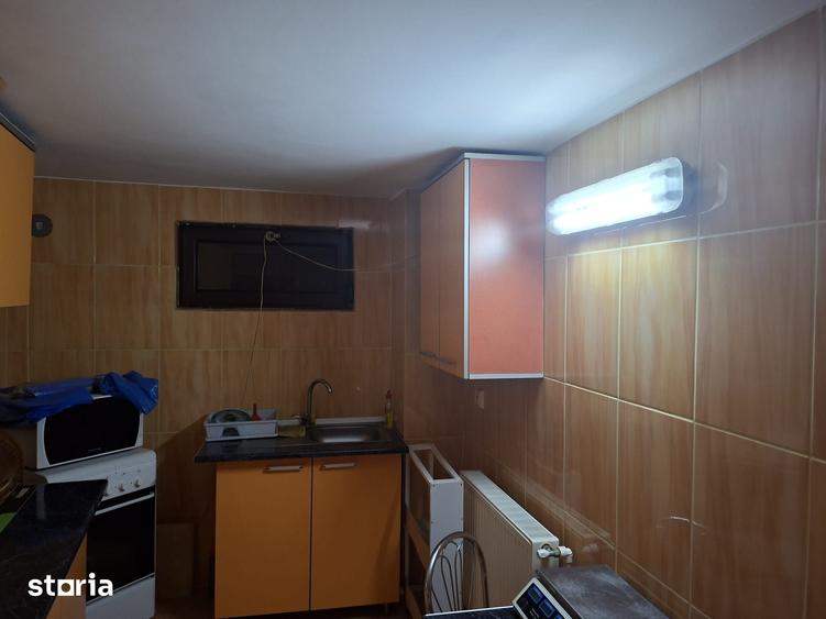 Casă cu 8 camere cu Teren 410 Mp în Central