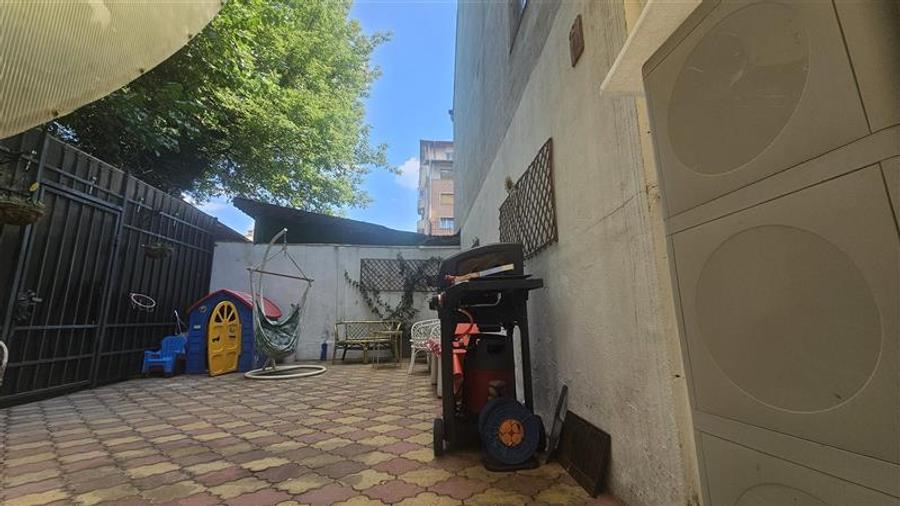 Apartament cu 6 camere decomandat, mobilat în Central
