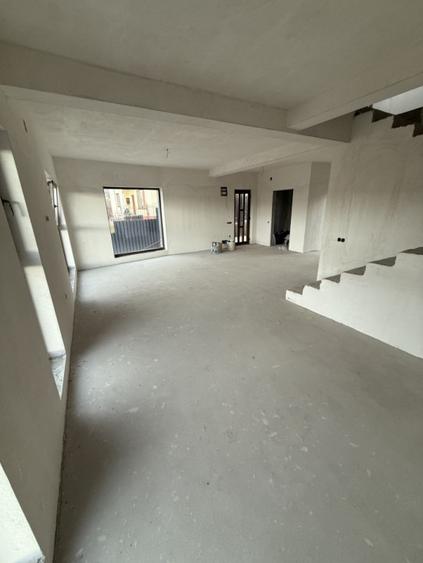 Duplex cu 3 camere cu Canalizare în Iris