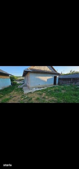 Casă cu 4 camere cu Teren 2600 Mp în Udești