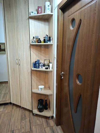 Apartament cu 3 camere decomandat în Lipovei