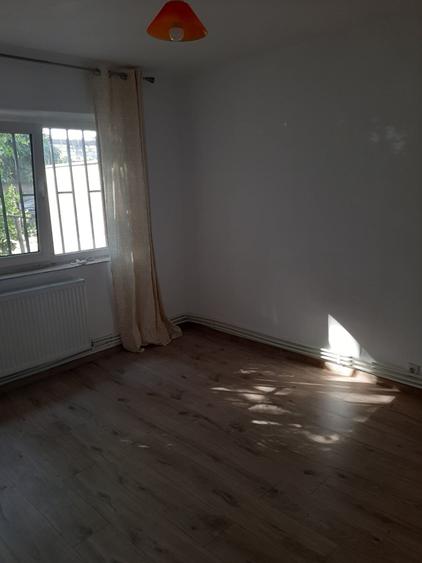 Apartament cu 2 camere decomandat în Lazu