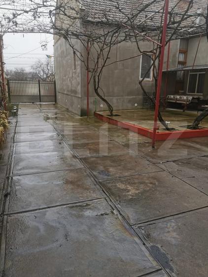 Casă individuală cu 6 camere cu Canalizare în Variaș