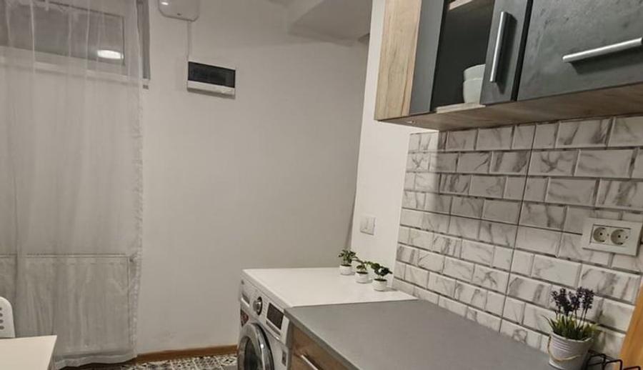Apartament cu 2 camere semidecomandat în Centrul Istoric