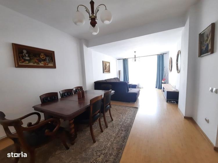 Apartament cu 4 camere decomandat în Central