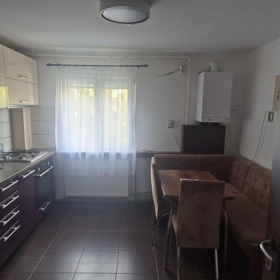 Apartament cu 3 camere decomandat în 1 Mai
