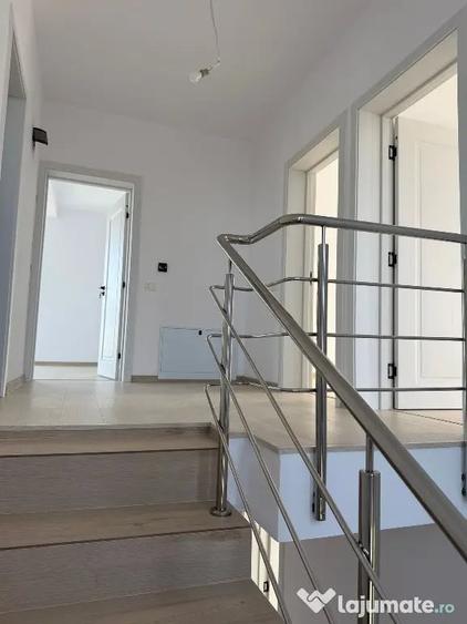 Casă cu 4 camere cu Teren 500 Mp în Cristian