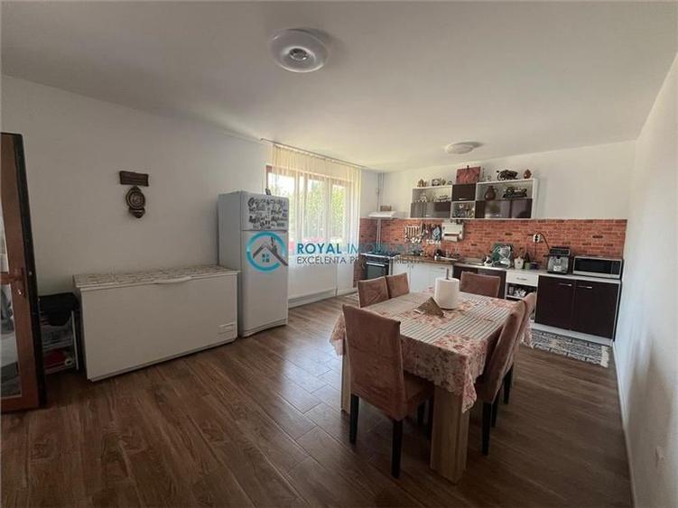 Casă individuală cu 5 camere cu Teren 5683 Mp în Românești