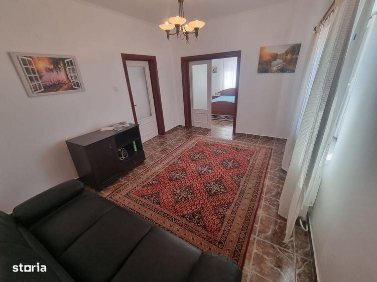Casă cu 4 camere cu Teren 1202 Mp în Băcia
